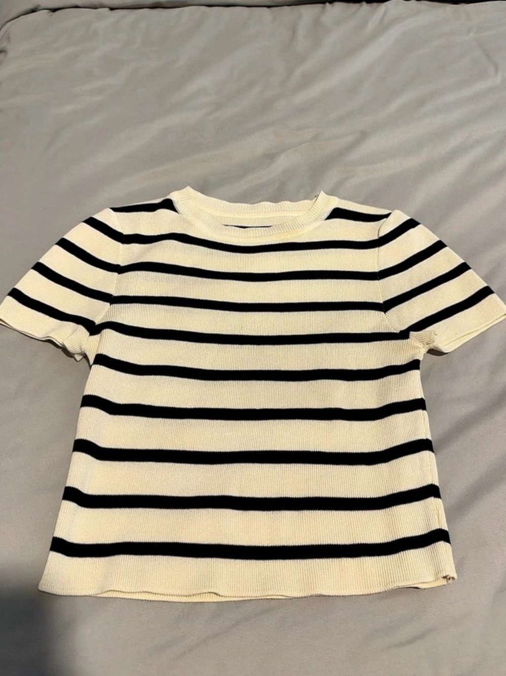 Striped Short Sleeve Top in White & Black Like New